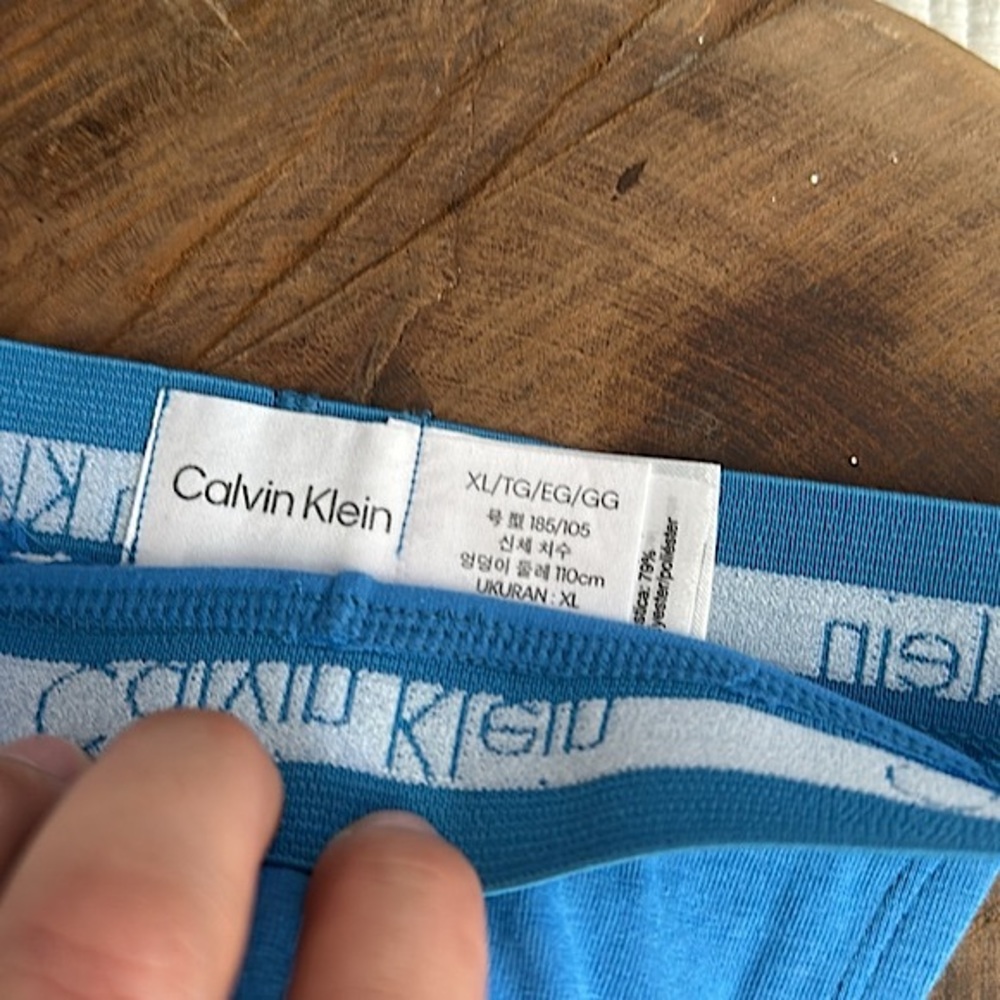 Calvin Klein - Picture 2 of 5